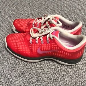 Nike Women's golf shoes Coral and red